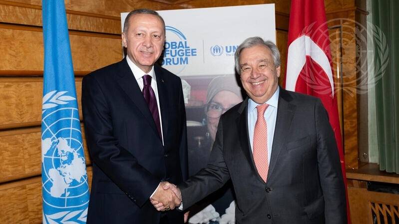 Den tyrkiske presidenten, Recep Tayyip Erdoğan (t.v.), støtter Aserbajdsjan i konflikten, mens FNs generalsekretær, Antonio Guterres (t.h.) ønsker en fredelig, fremforhandlet løsning. Foto: UN Photo/Jean-Marc Ferré.
